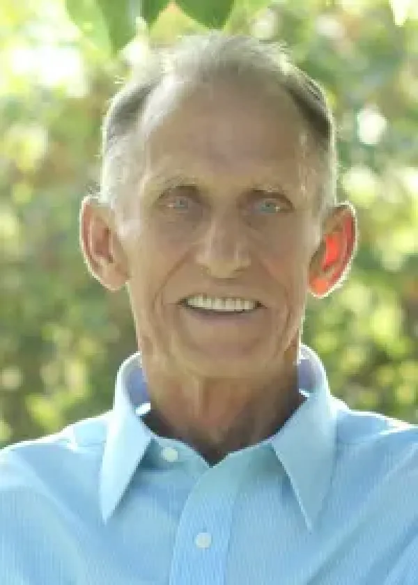 images/PHOTOS/kent%20l%20tracy.webp#joomlaImage://local-images/PHOTOS/kent l tracy.webp?width=200&height=280