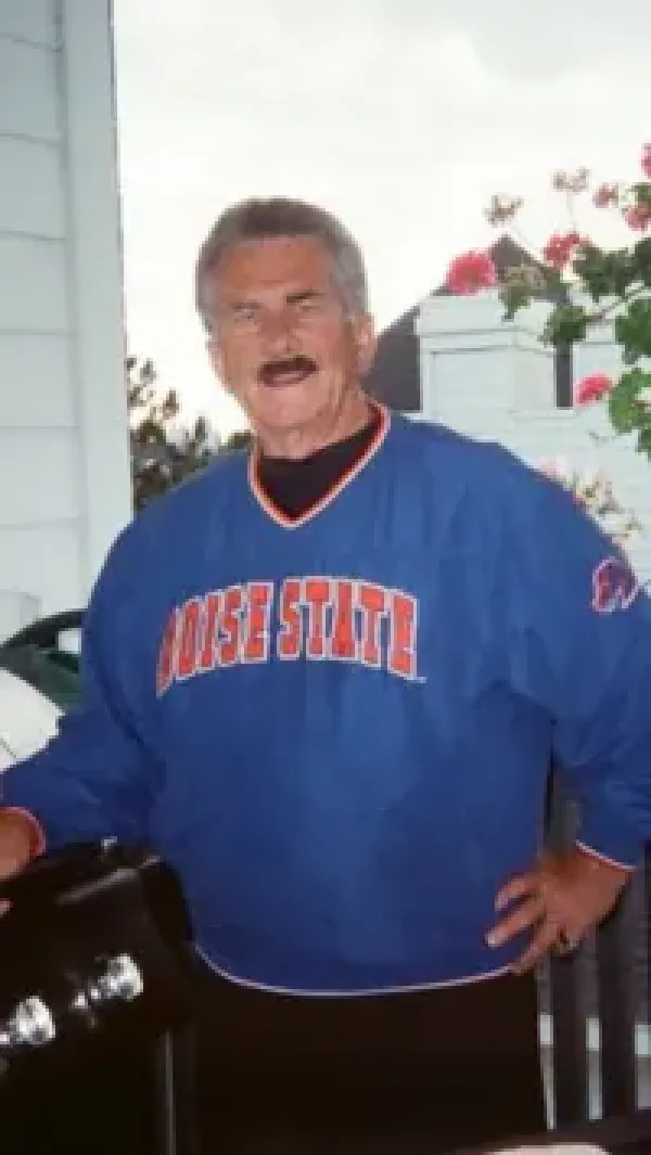 images/PHOTOS/loren%20voral%20turner.webp#joomlaImage://local-images/PHOTOS/loren voral turner.webp?width=200&height=355